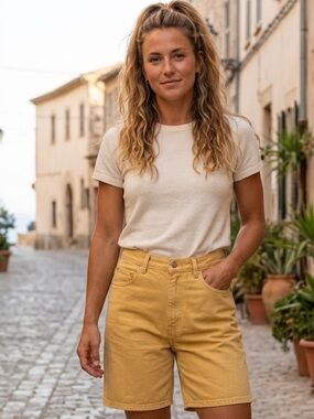 VINTAGE, POINT ZERO high waisted butter yellow cotton denim style shorts Size 11